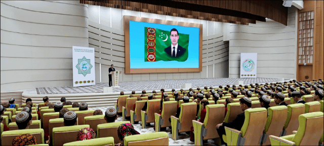 AHALTEKE BEDEWLERI ATA-BABALARYMYZDAN BIZE GALAN BAHASYNA ÝETIP BOLMAJAK BEÝIK MIRASDYR