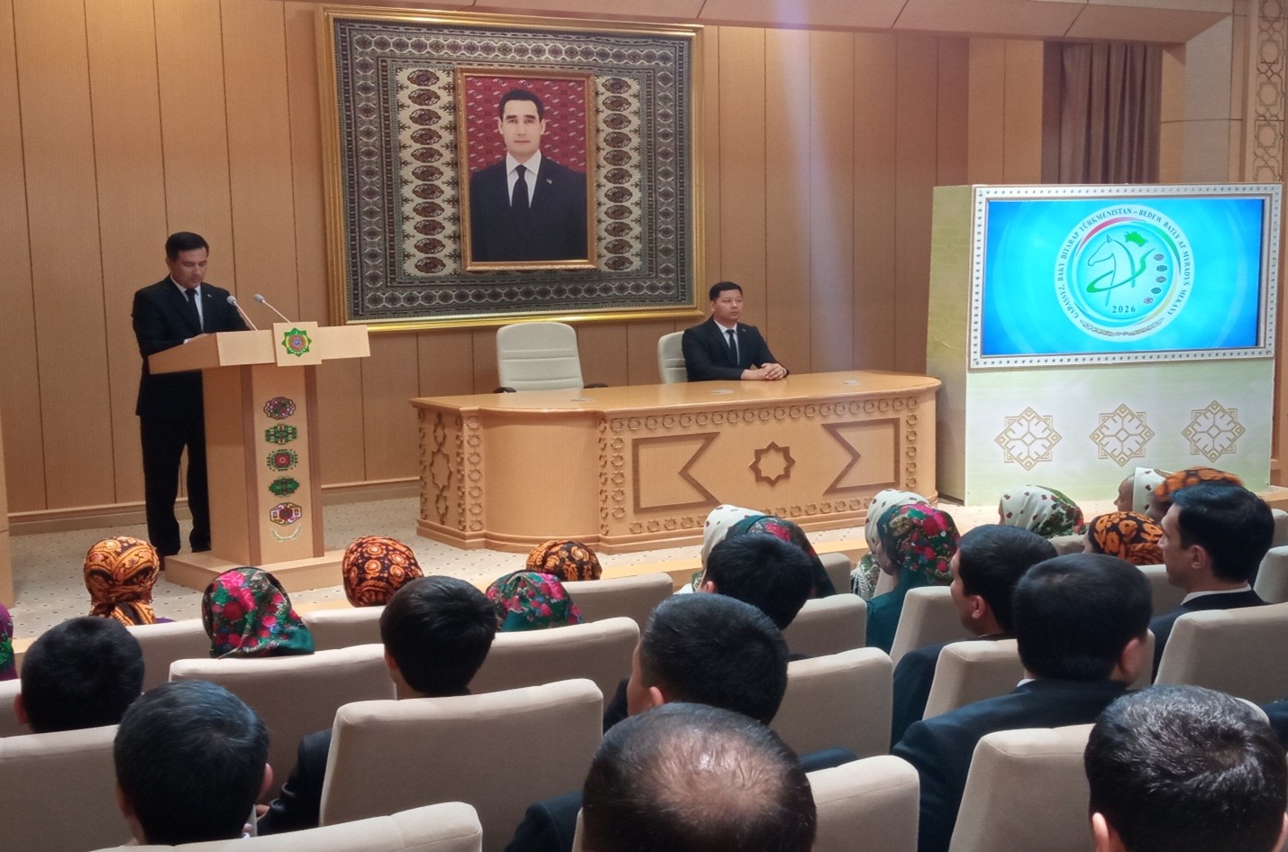 ALYSLARY NAZARLAÝAN HYZMATDAŞLYK