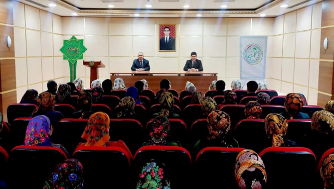 “HORMATLY PREZIDENTIMIZIŇ HALK BÄHBITLI BEÝIK IŞLER DABARALANÝAR” ATLY WAGYZ NESIHAT DUŞUŞYGY GEÇIRILDI.