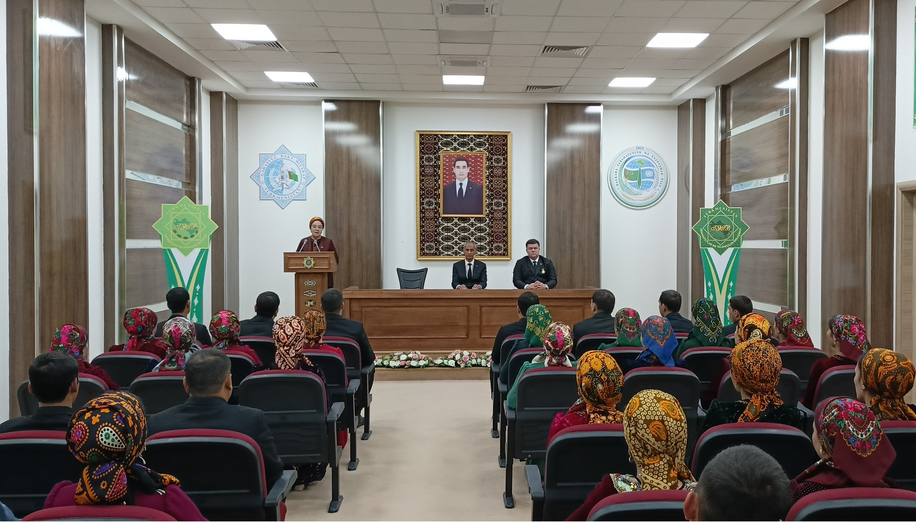 DÖWLETLILIK ÝÖRELGELERIMIZIŇ DABARALANMASY