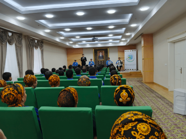 GURLUŞYK WE SENAGAT TOPLUMYNYŇ BATLY GADAMLARY