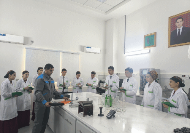 GELJEKKI TELEKEÇILER ÖNÜMÇILIK KÄRHANALARYNYŇ IŞI BILEN TANYŞDYRYLDY