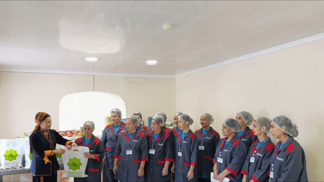 ZENANLAR DÜNÝÄNIŇ BEZEGIDIR