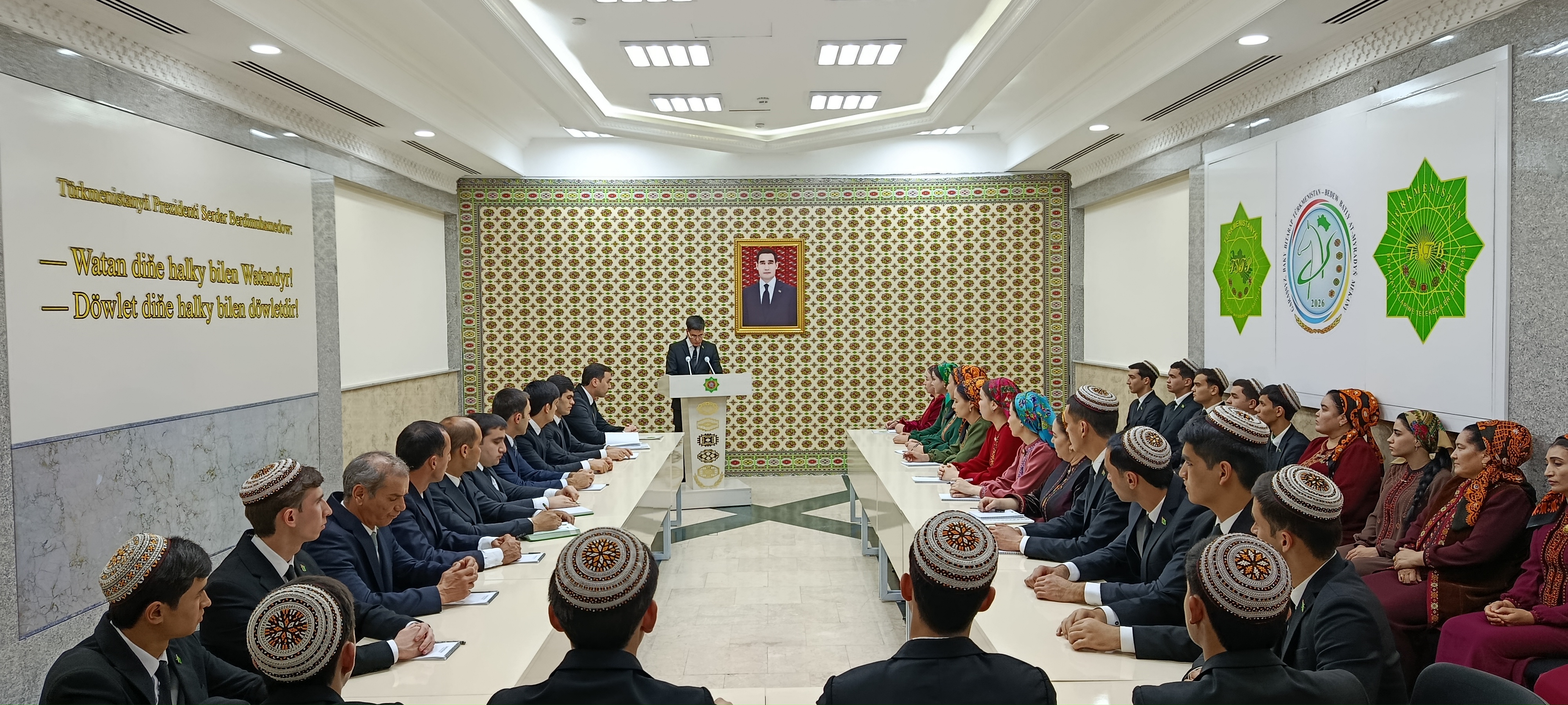 PARAHATÇYLYK SÖÝÜJILIKLI DAŞARY SYÝASAT  DABARALANÝAR