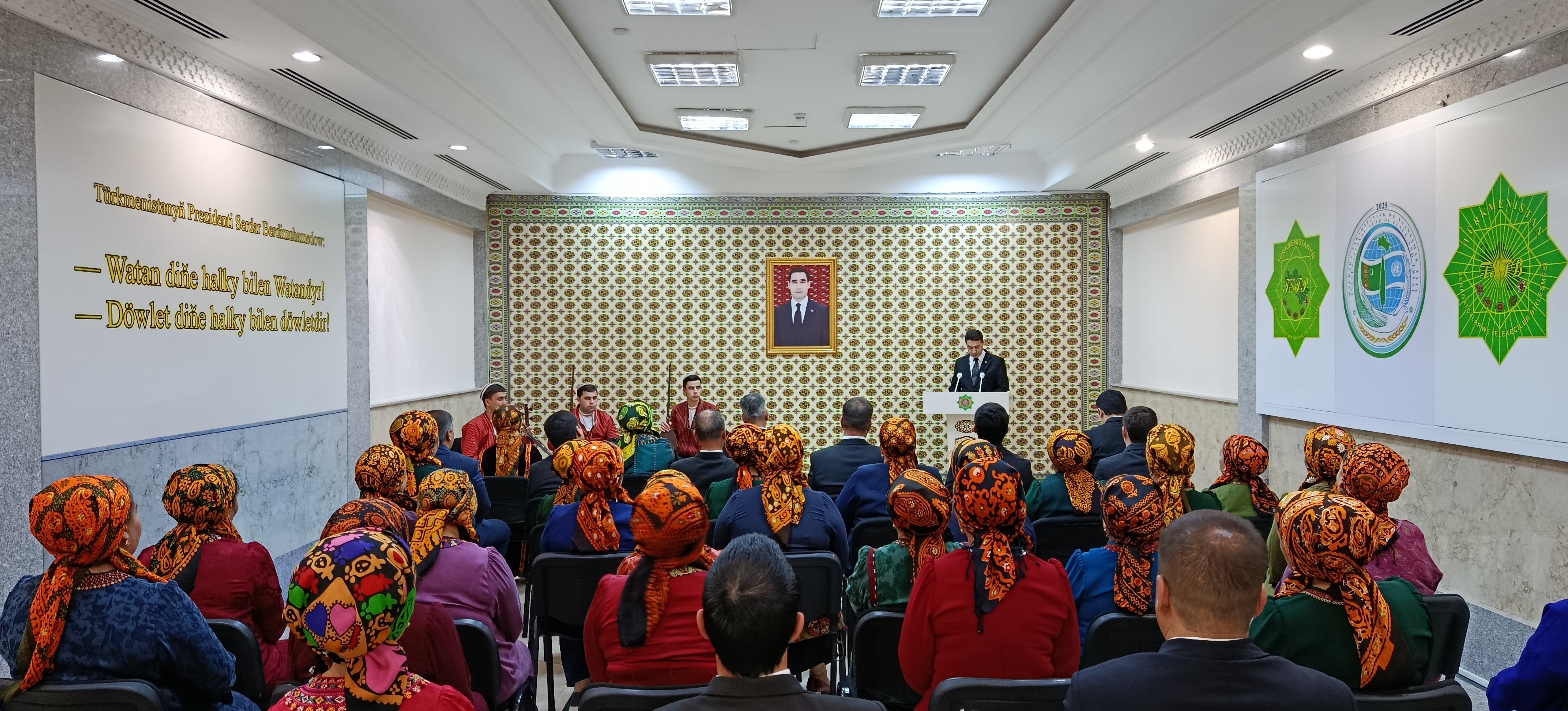 TÜRKMEN BITARAPLYGY BU GÜN DÜNÝÄNIŇ ÜNS MERKEZINDE