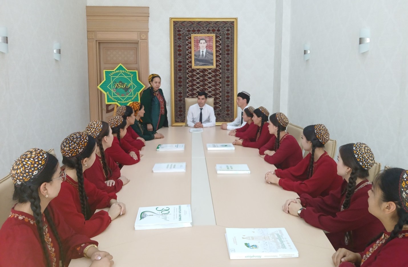 YLYM HEM-DE BILIM YNSAN ÖMRÜNIŇ MANYSYDYR,  DURMUŞ ÝÖRELGESIDIR